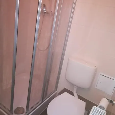 Kunstgasse 11 8 3* Altenburg