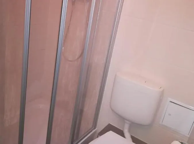 Kunstgasse 11 8 3* Altenburg